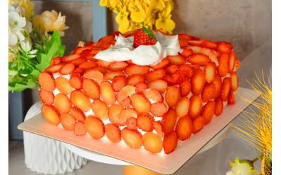Fresh strawberries<br>草莓朵朵